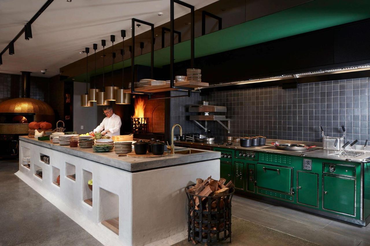 奥克兰qt酒店 外观 照片 The kitchen at the restaurant