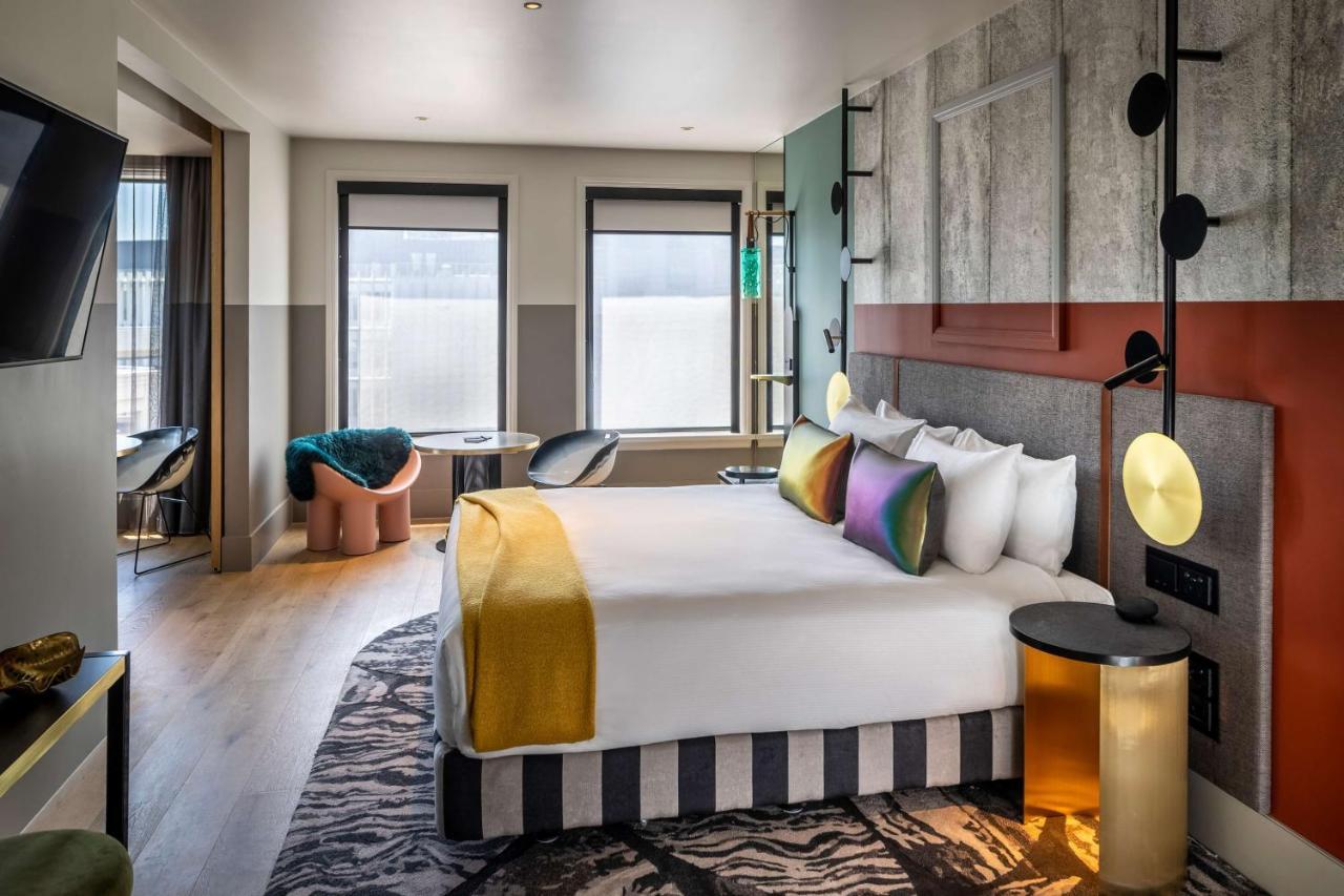 奥克兰qt酒店 外观 照片 A bedroom at the hotel