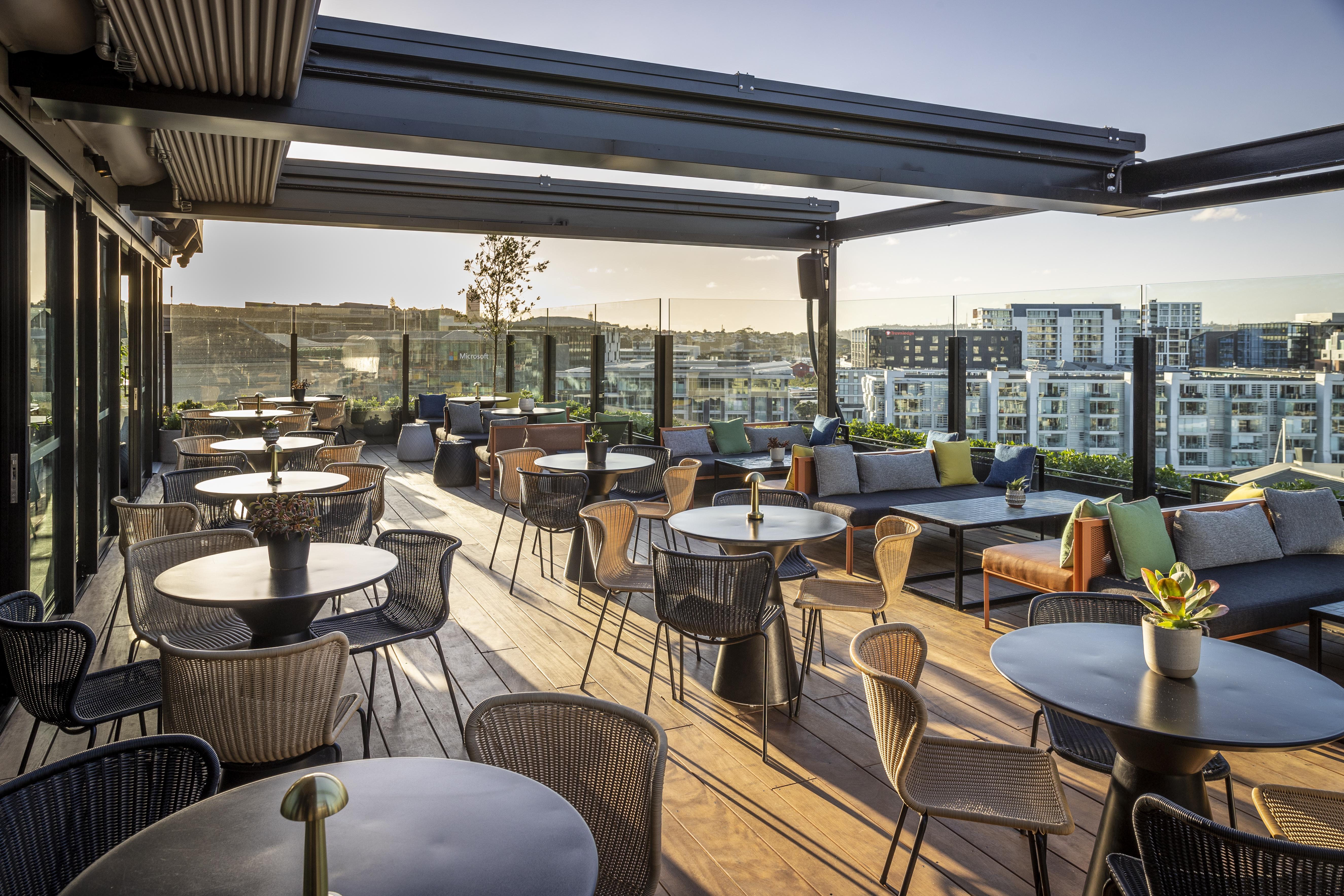 奥克兰qt酒店 外观 照片 The rooftop bar at the hotel